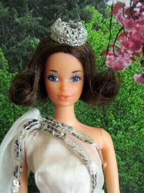MISS AMERICA BARBIE DOLL, 1972, CROWN on FLIP HAIR-DO, BRIDE & SPOTLIGHT GOWNS